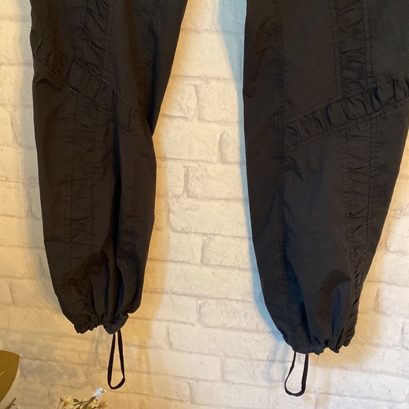 Lululemon Black Ruffle Pants Size 4 Studio ? - Picture 14 of 16